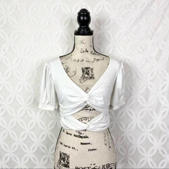 Lani The Label Twisted Cutout Top NWT size small - Picture 2 of 6